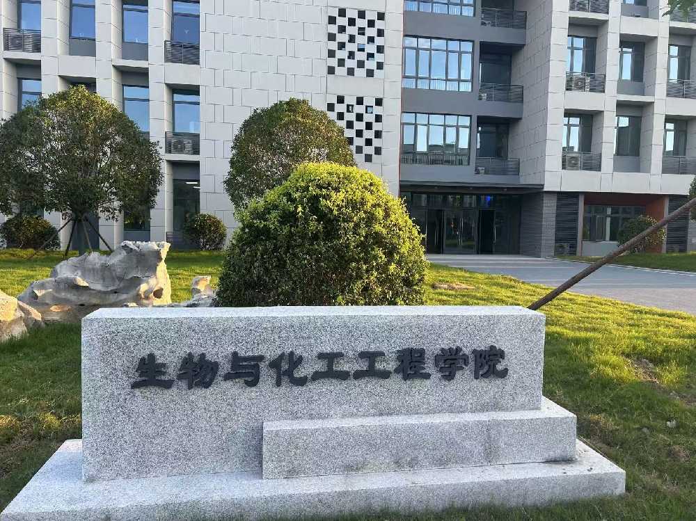 安义县扬州职业大学体育场高杆灯项目